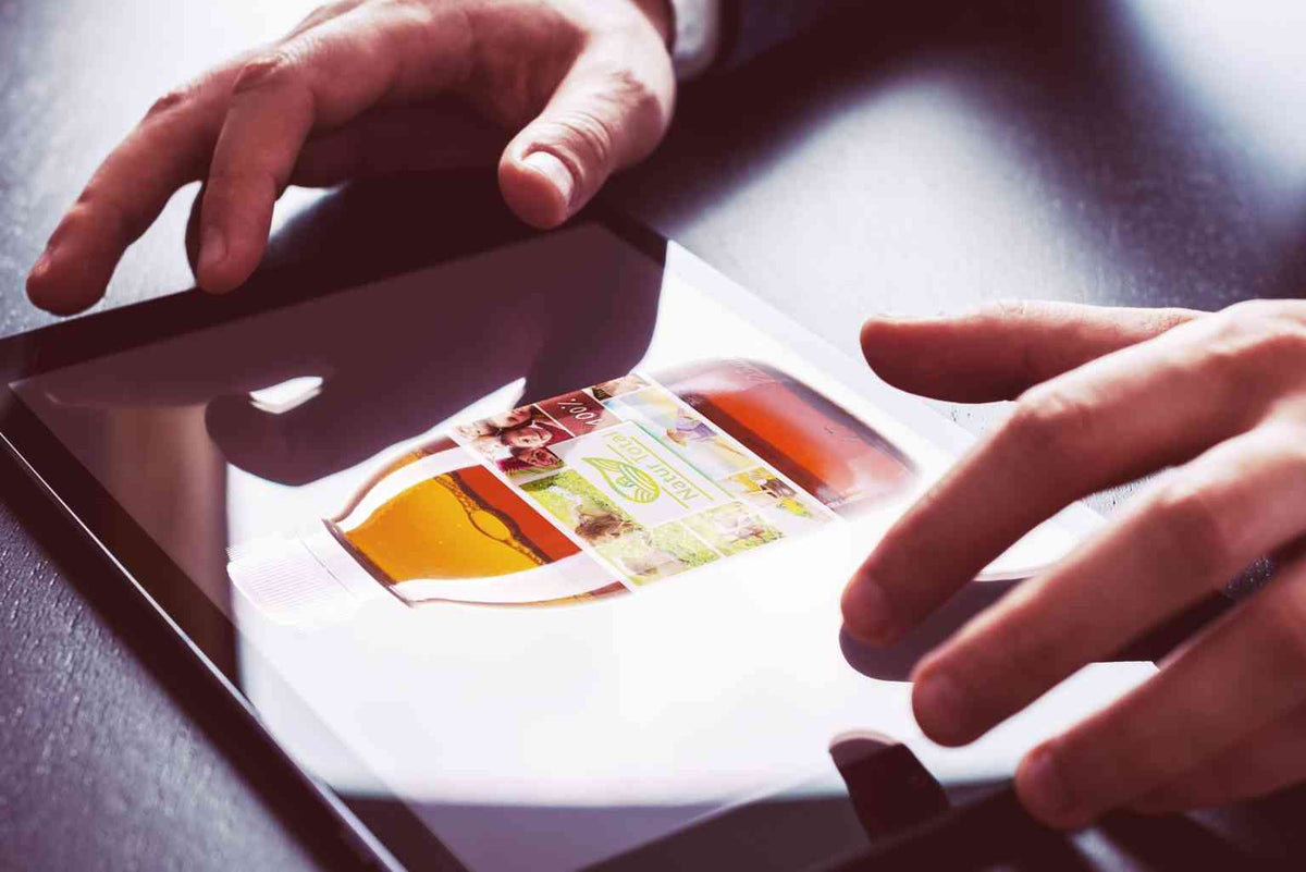 Tablet-Mock-up – Symbolbild zur Qualitätsprüfung einer Silberdispersion
